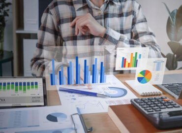 businesspeople-working-finance-accounting-analyze-financi businesspeople-working-finance-accounting-analyze-financi